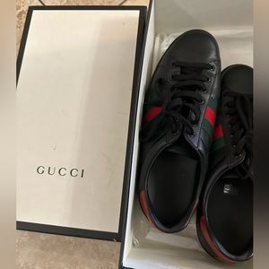 Gucci Men’s (Like New) sneakers